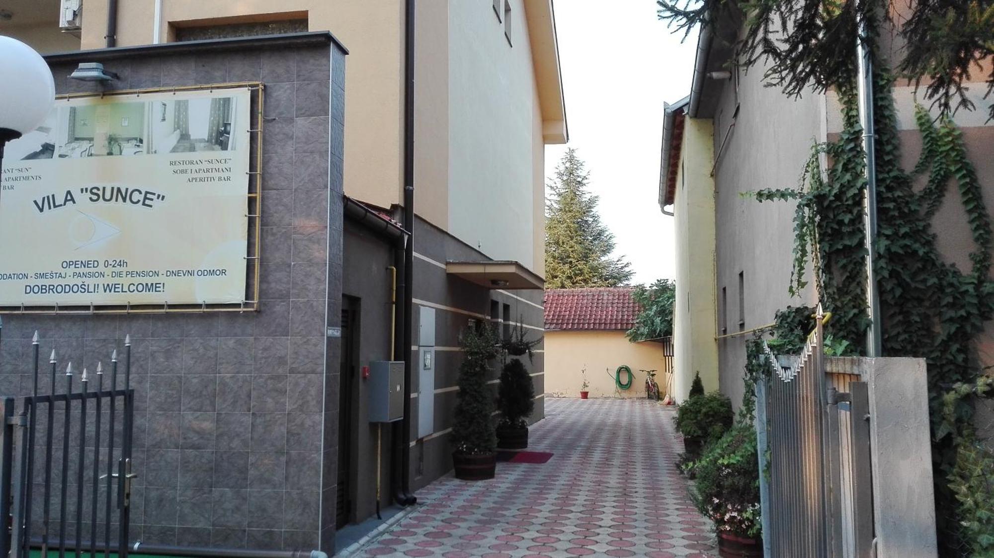Hotel Vila Sunce Stara Pazova Buitenkant foto