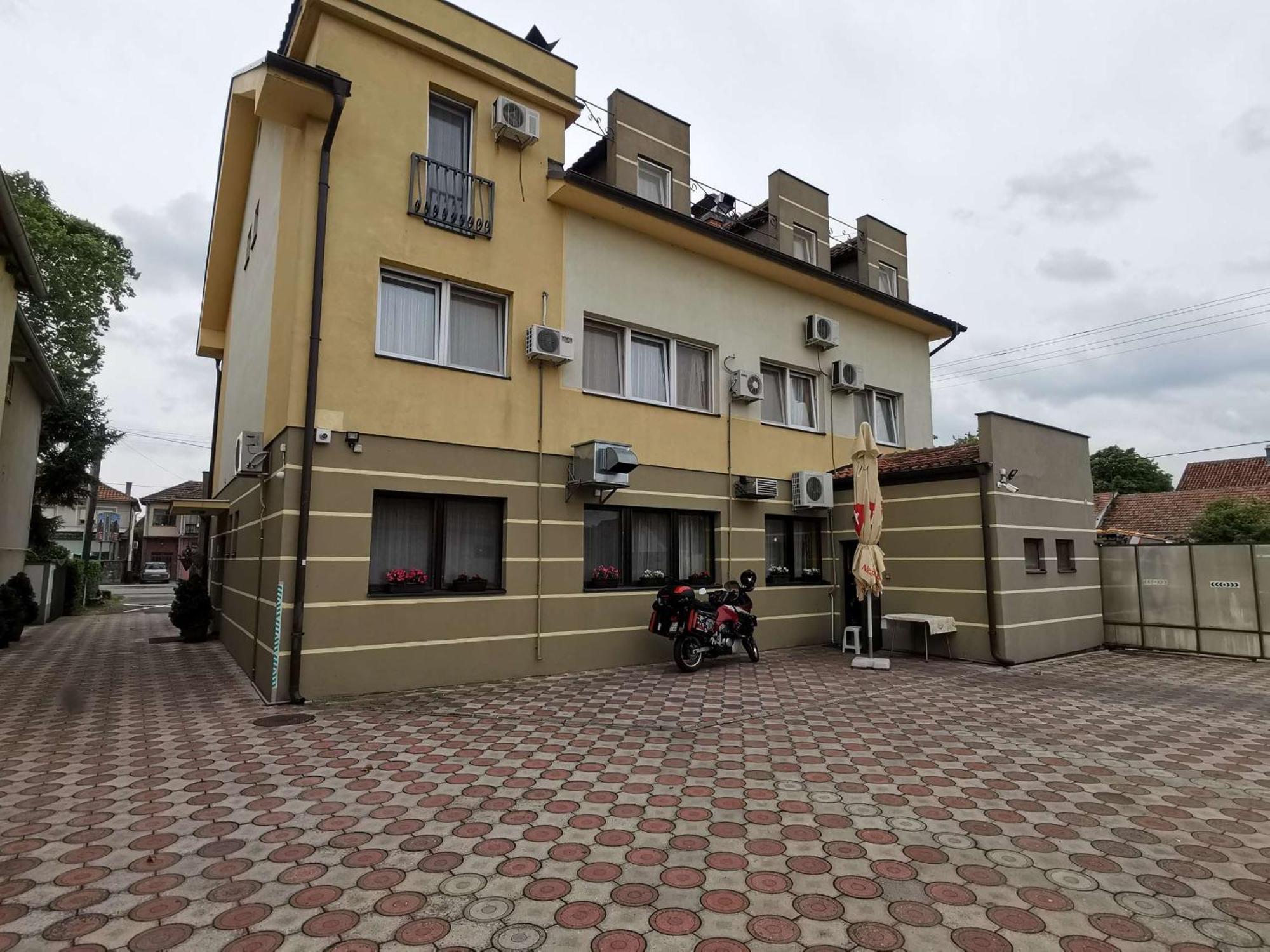Hotel Vila Sunce Stara Pazova Buitenkant foto