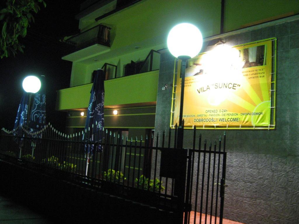 Hotel Vila Sunce Stara Pazova Buitenkant foto