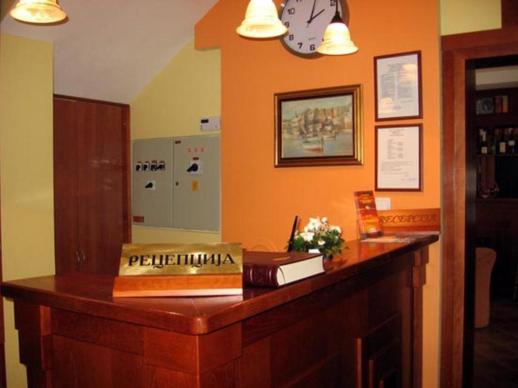 Hotel Vila Sunce Stara Pazova Buitenkant foto