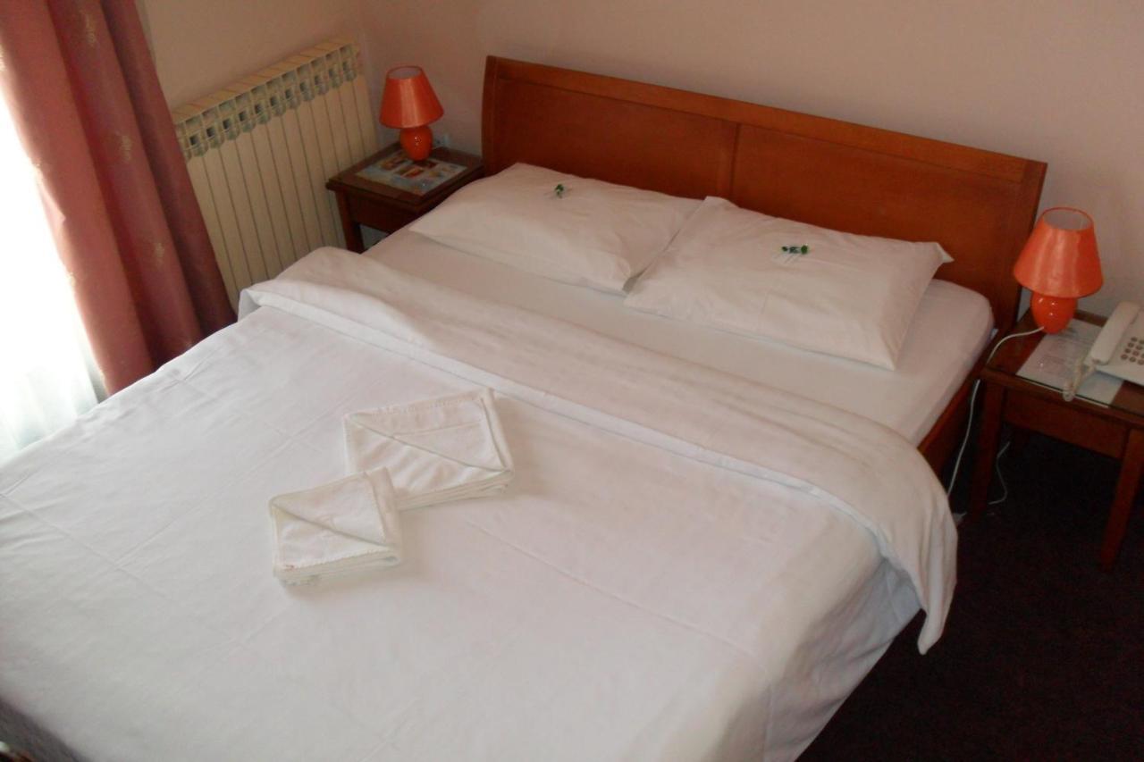 Hotel Vila Sunce Stara Pazova Kamer foto